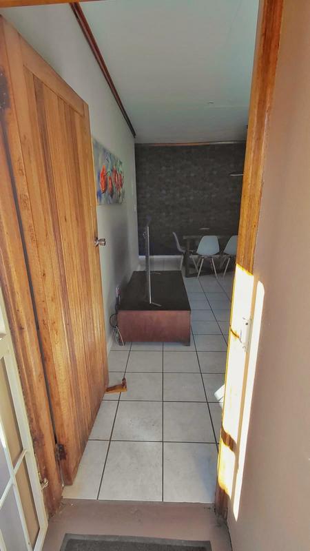 2 Bedroom Property for Sale in Langenhovenpark Free State
